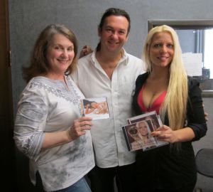 Saxophonist Magdalena Chovacova and guitarist Robert Fertl of Threestyle with syndicated radio host Carolyn Fox.